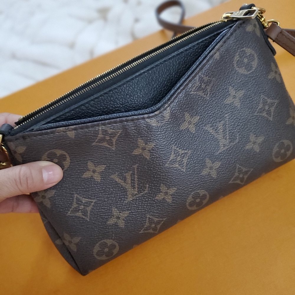 100% authentic Louis Vuitton Pallas clutch